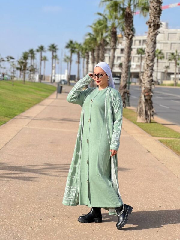 ⁦إطلالة أنيقة بلمسة شرقية عباءة  بتصميم كلاسيكي أنيق⁩ - الصورة ⁦11⁩