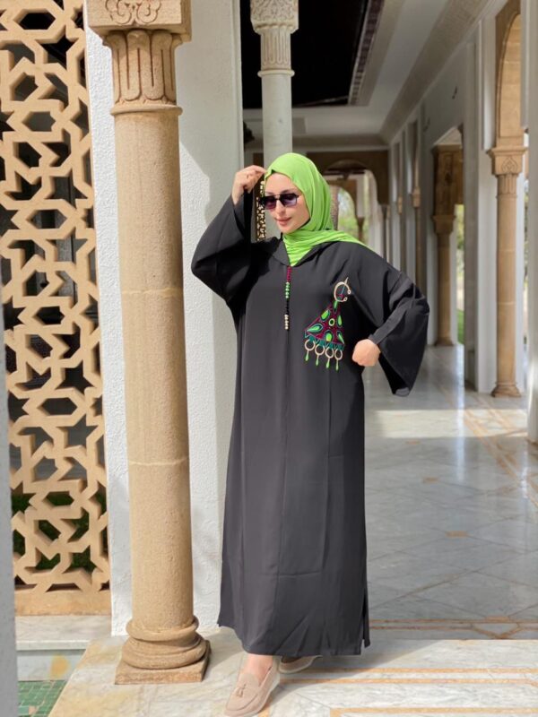 ⁦جلابة بطرزة عصرية  غاية  فالروعة والإتقان 🦋⁩ - الصورة ⁦3⁩