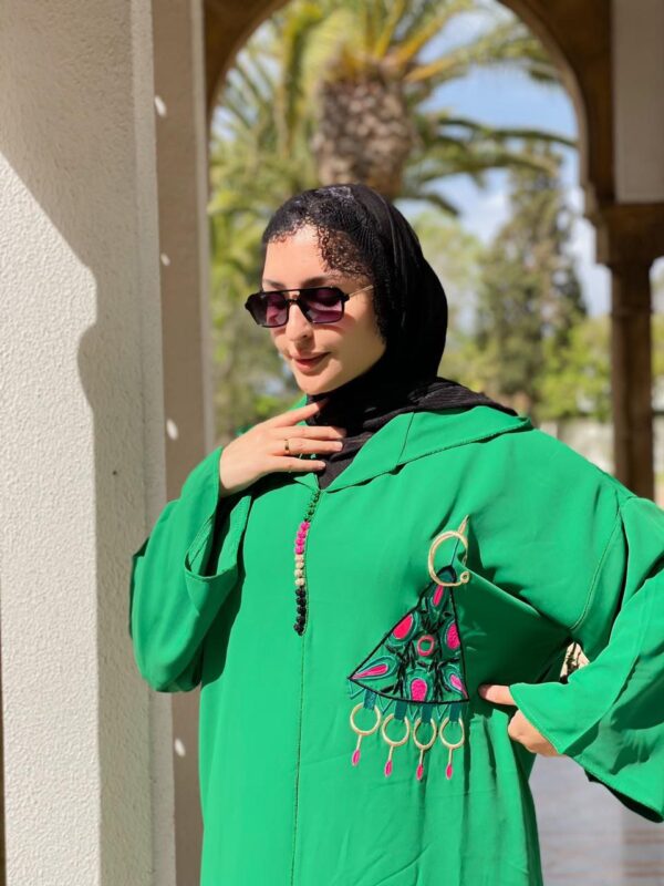 ⁦جلابة بطرزة عصرية  غاية  فالروعة والإتقان 🦋⁩ - الصورة ⁦7⁩