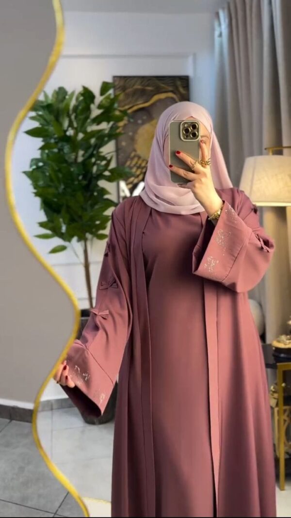 ✨ عباية أنيقة بقطعتين بلون موف راقٍ وتصميم عصري! ✨