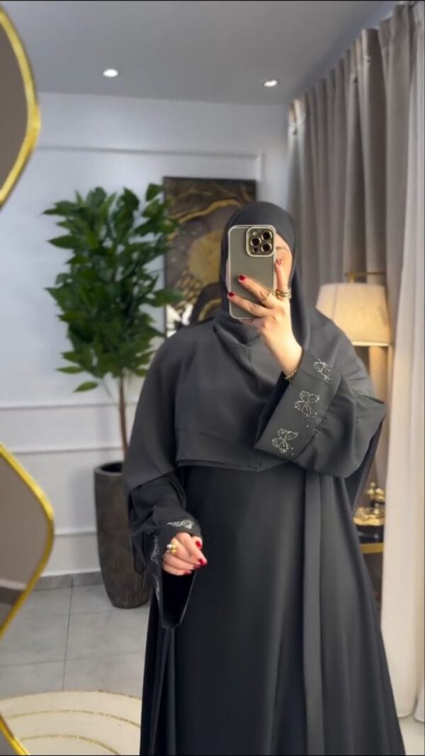⁦✨ عباية أنيقة بقطعتين بلون موف راقٍ وتصميم عصري! ✨⁩ - الصورة ⁦7⁩