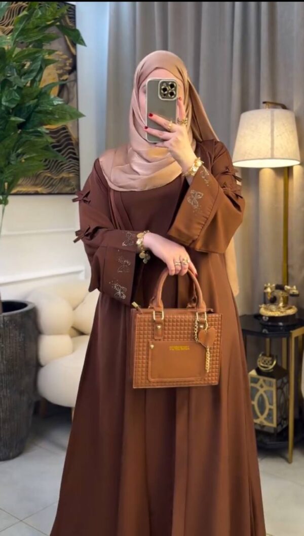 ⁦✨ عباية أنيقة بقطعتين بلون موف راقٍ وتصميم عصري! ✨⁩ - الصورة ⁦9⁩